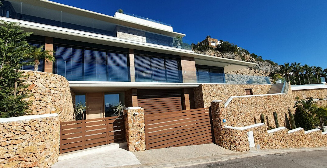 modern luxury villa exterior